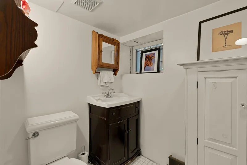 543 11th Street SE, Washington, DC 20003, Washington, District of Columbia, United States. - Photo 36