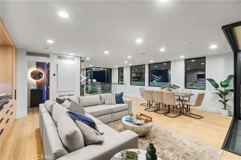 214 El Porto Street, Manhattan Beach, California, United States. - Photo 9