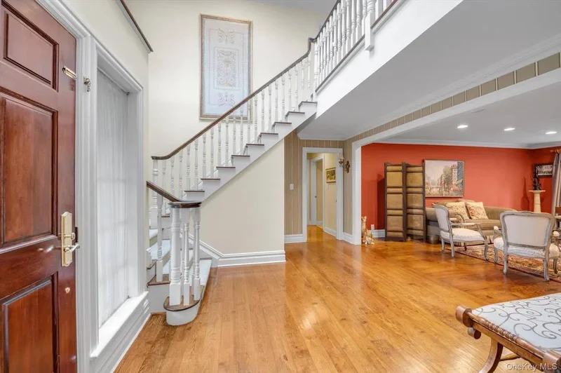 8 Briarfield Drive, Great Neck, New York, United States. - Photo 37