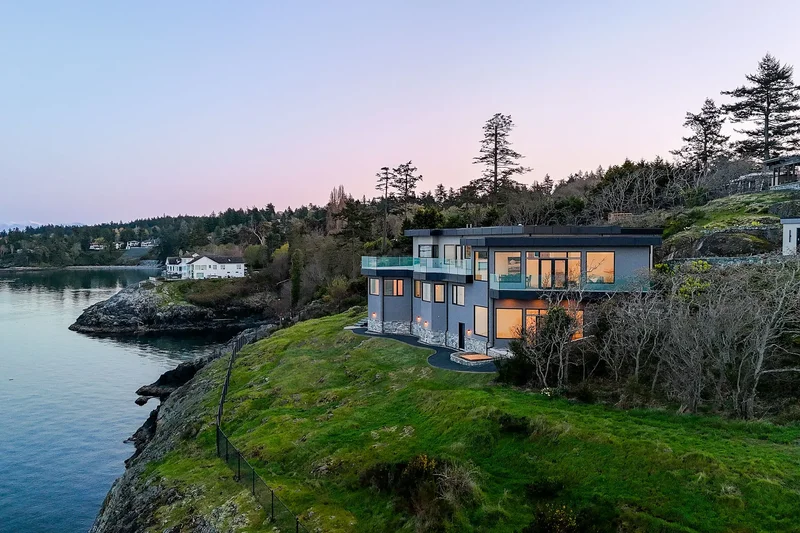 Panoramic Saanich Oceanfront