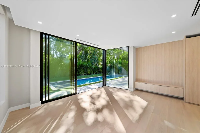 1002 NE 117th St, Miami, Florida, United States. - Photo 15