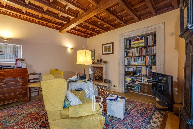 Vicolo Savelli, Rome, Lazio, Italy. - Photo 34