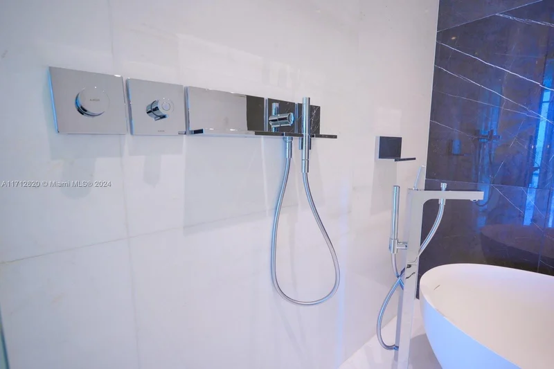 300 Biscayne Boulevard Way 1806, Miami, Florida, United States. - Photo 21