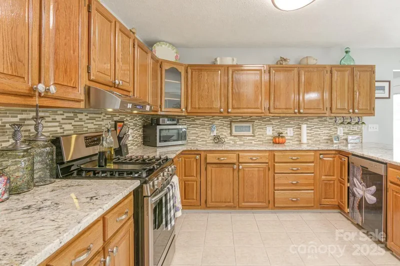 231 Kimberly Ann Drive, Hendersonville, NC 28792, Hendersonville, North Carolina, United States. - Photo 29