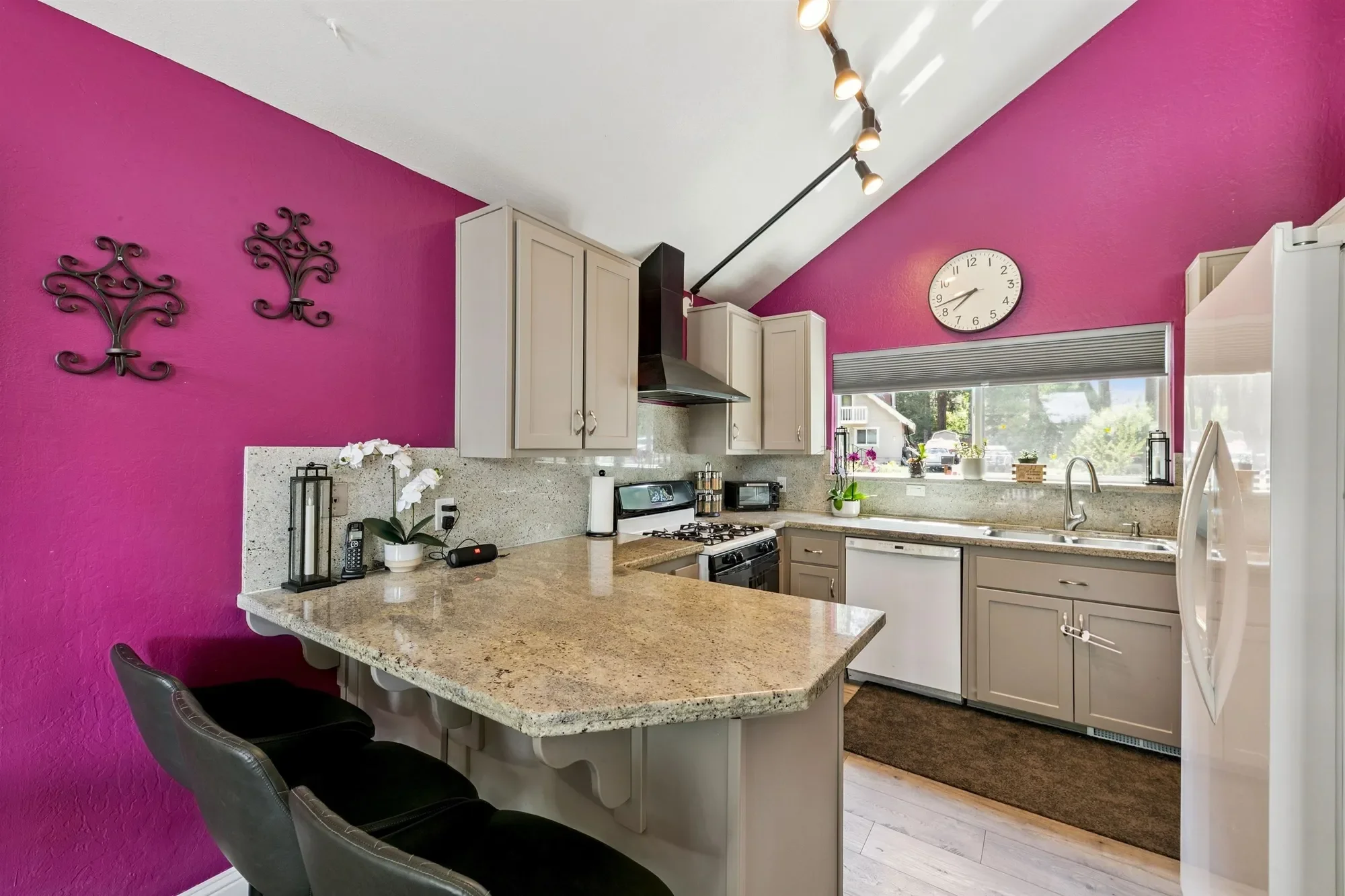 10228 Jeffery Pine Road, Truckee, California, United States. - Photo 13