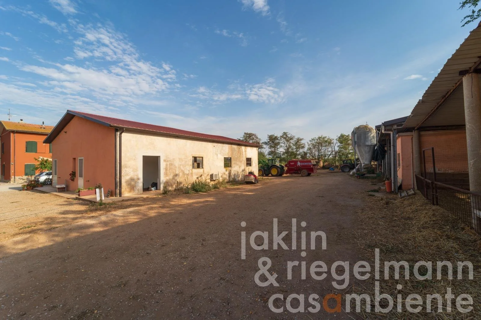 Exterior photo 10