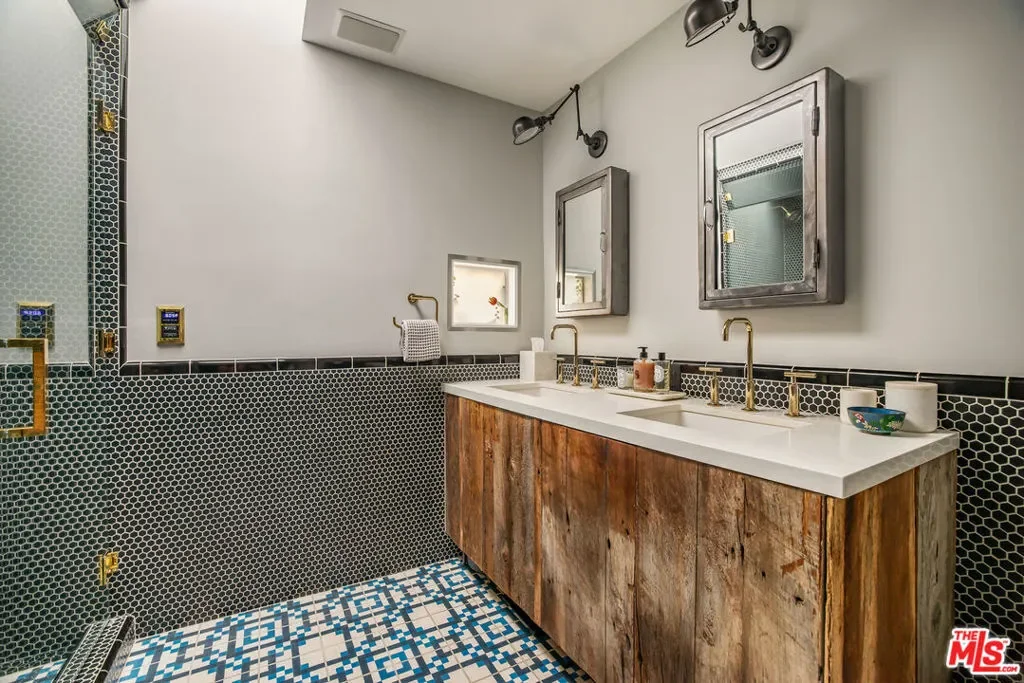 2137 Sunset Plaza Drive, Los Angeles, California, United States. - Photo 23