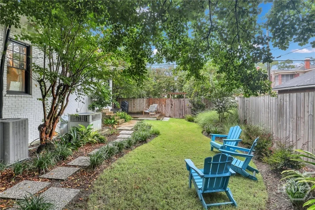 Exterior photo 4