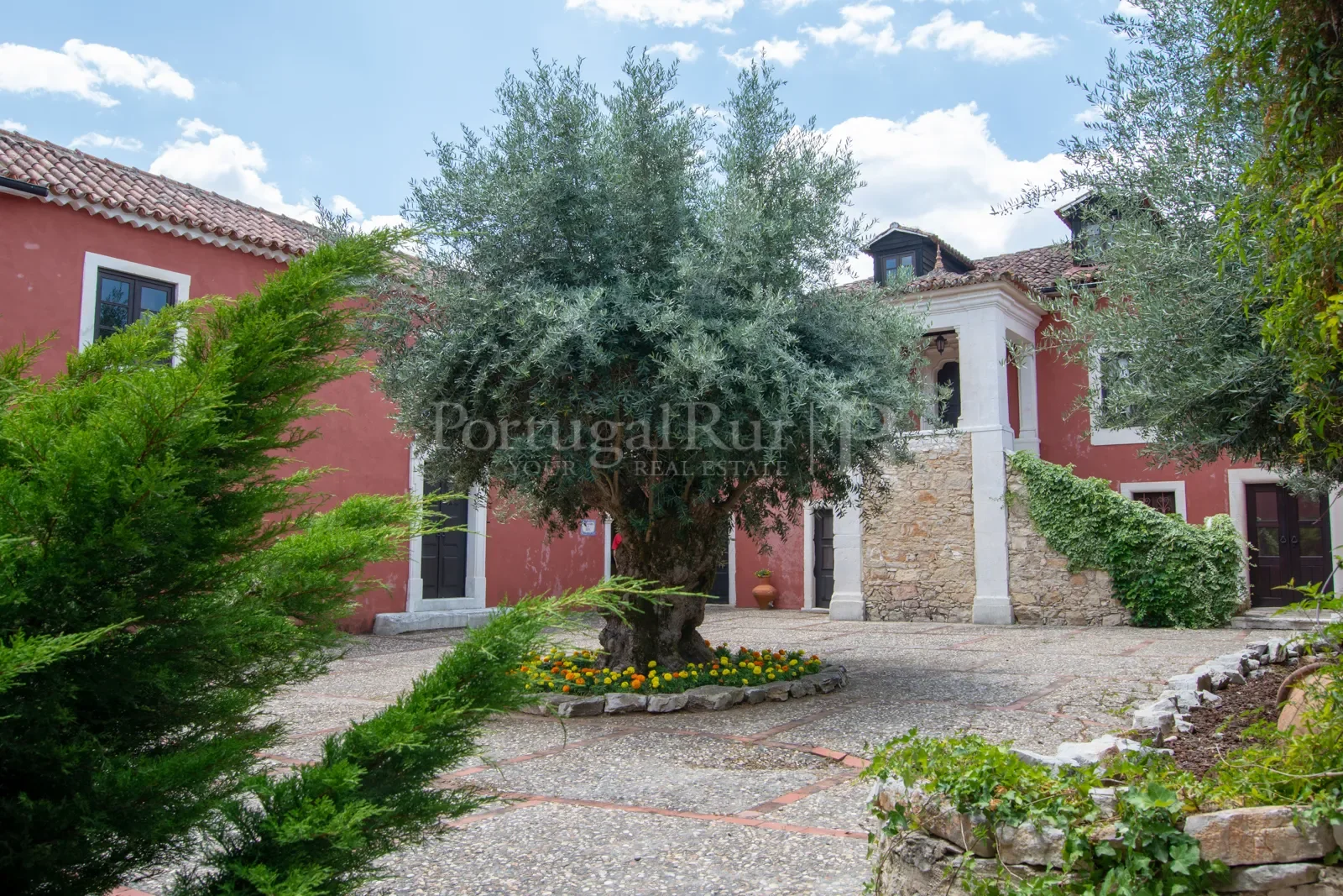 Exterior photo 10