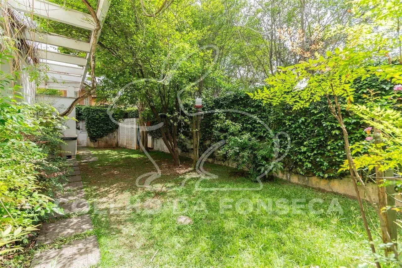 Exterior photo 8