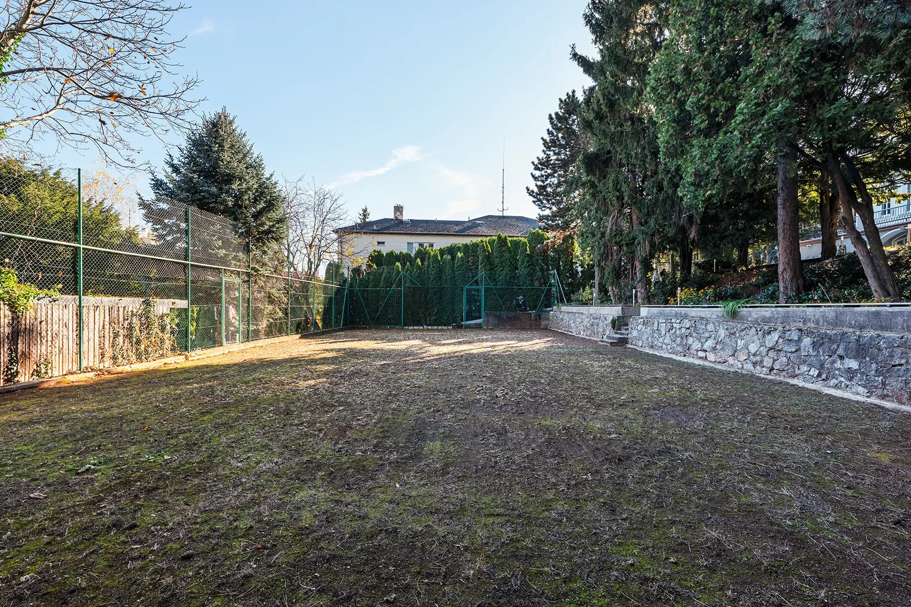 Exterior photo 5
