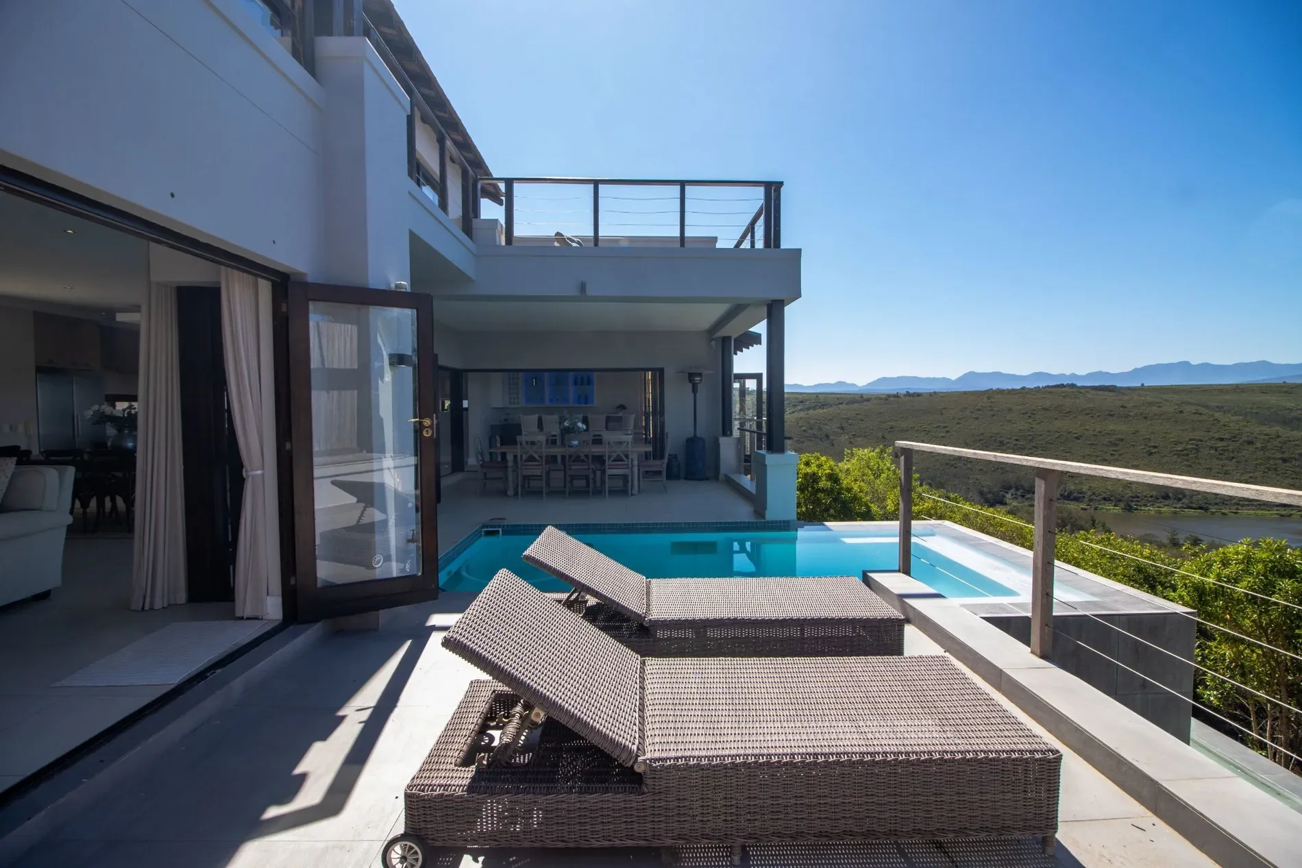 Exterior photo 5