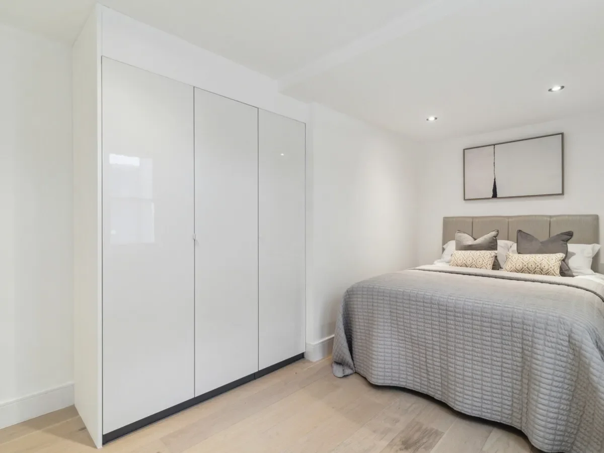 Berkeley Mews, London, W1H, London, England, United Kingdom. - Photo 12