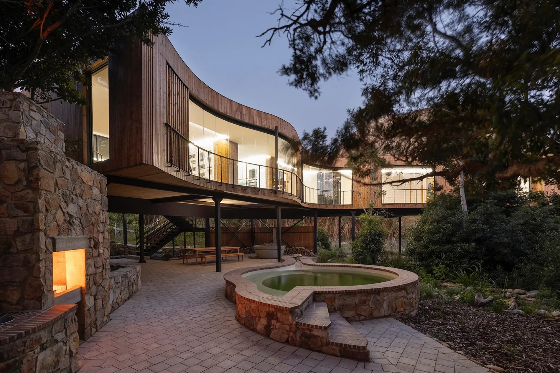 Exterior photo 5