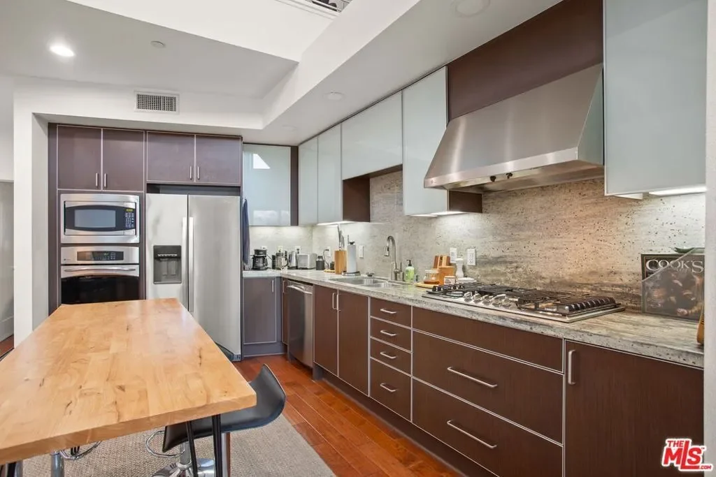 25 Delancy, Irvine, California, United States. - Photo 19