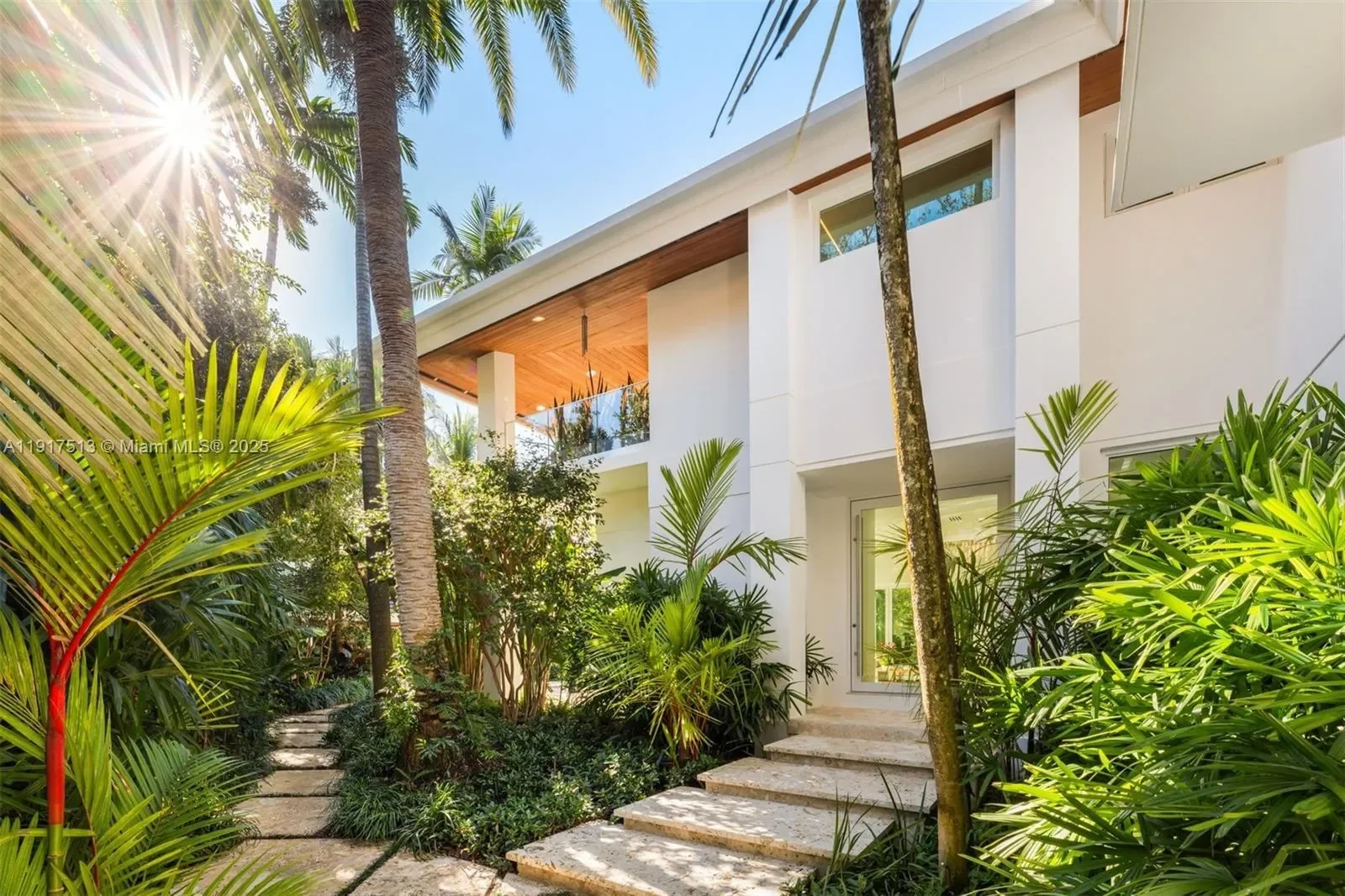 7150 W Lago Dr, Miami, Florida, United States. - Photo 2