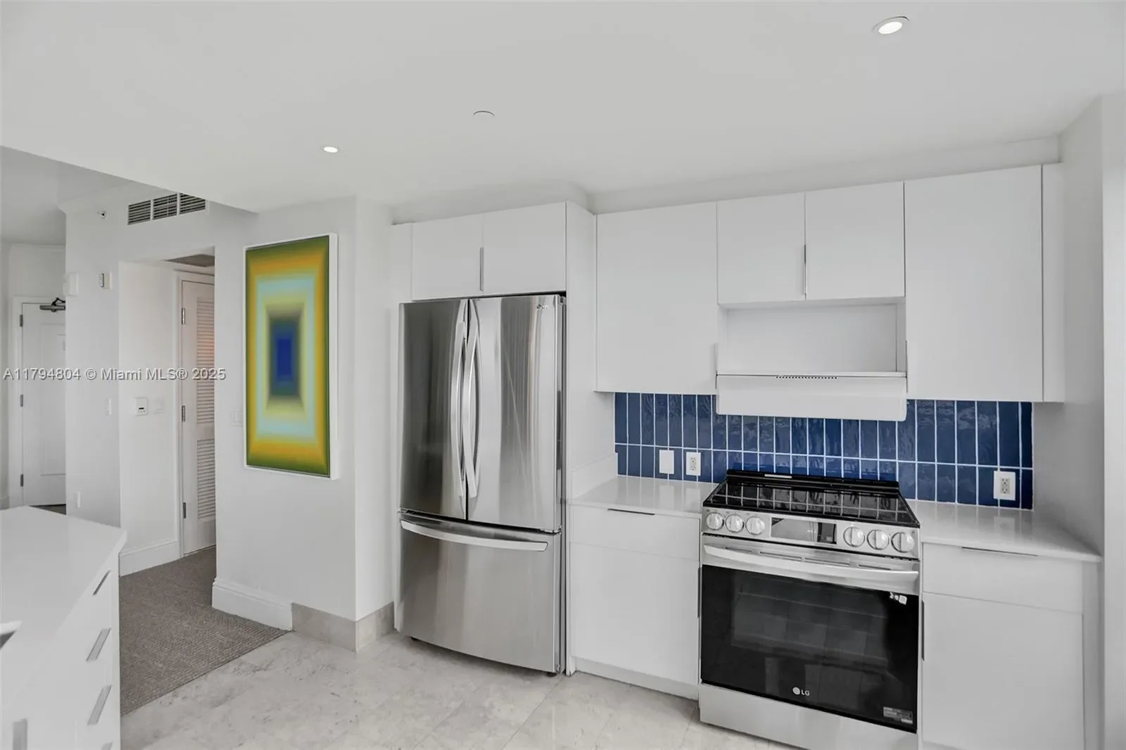 4401 Collins Ave 814, Miami Beach, Florida, United States. - Photo 7