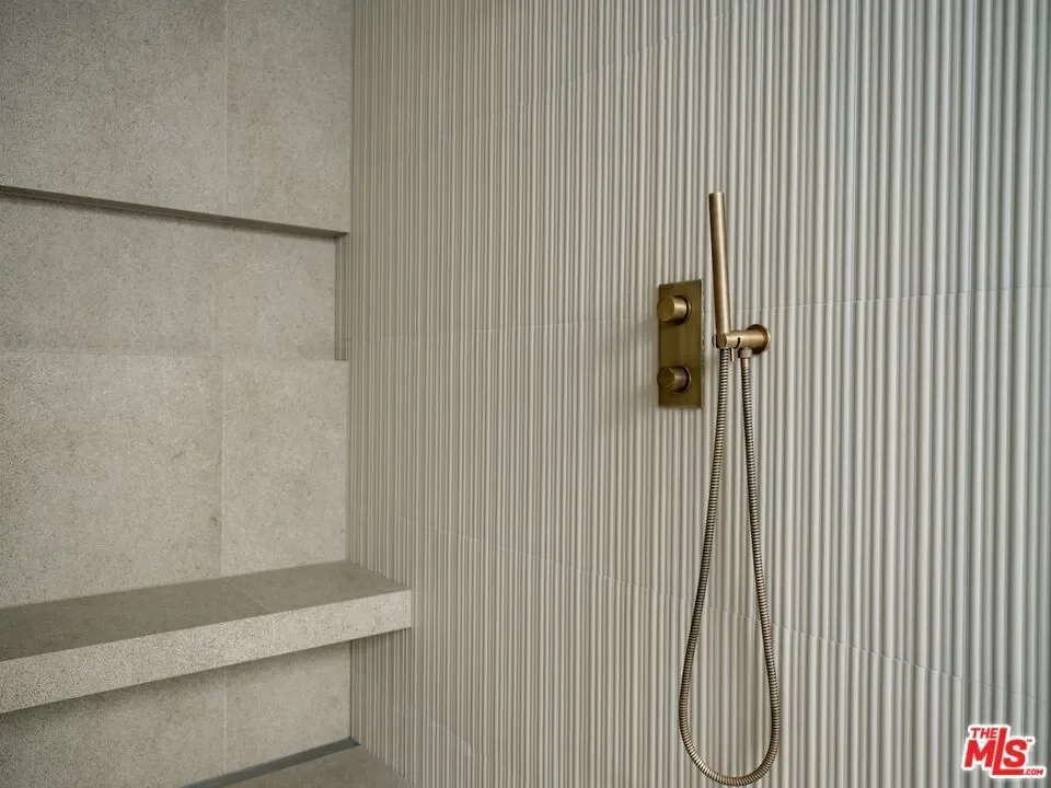 3748 Berry Drive, Los Angeles, California, United States. - Photo 9