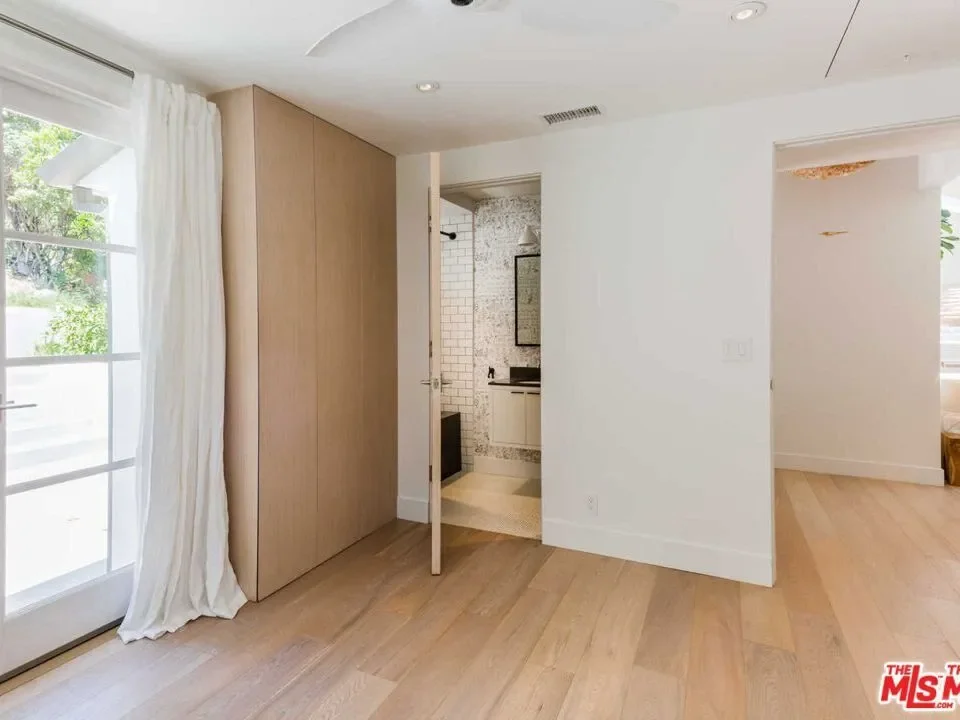 3279 Ledgewood Drive, Los Angeles, California, United States. - Photo 6