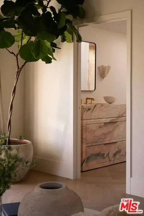 1364 Londonderry Pl, Los Angeles, California, United States. - Photo 22