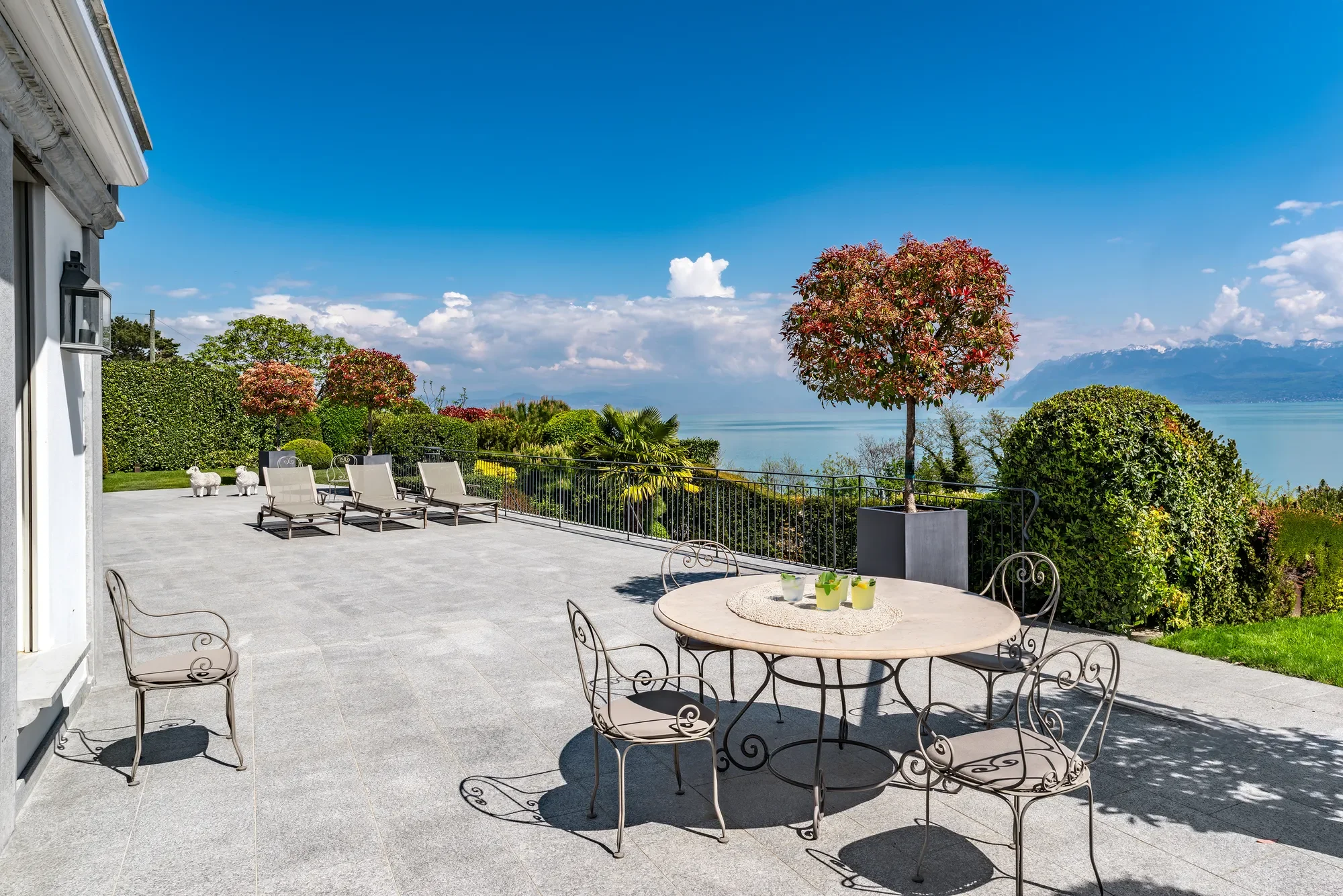 Magnificent Manor Property With Views Of The Lake And The Alps