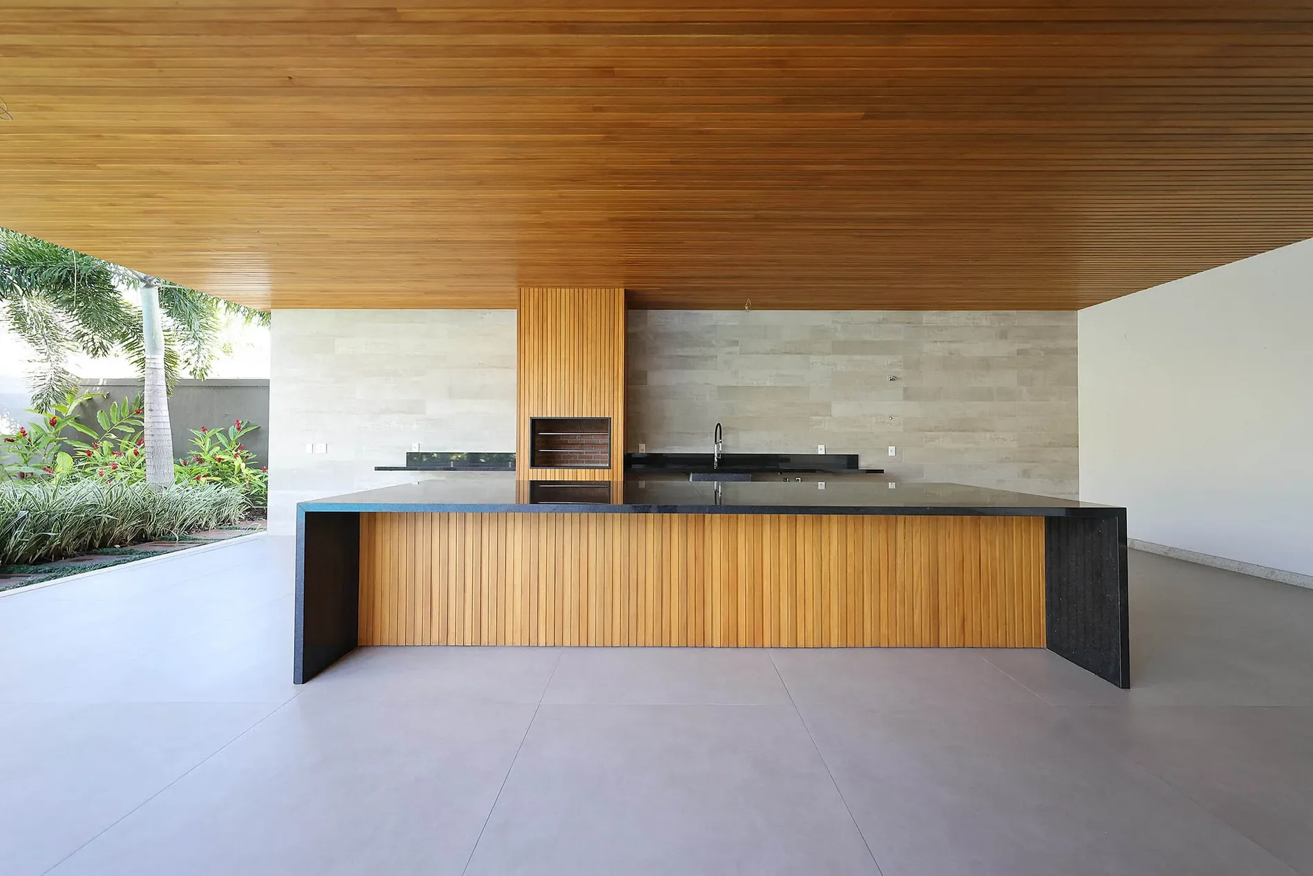 Exterior photo 5