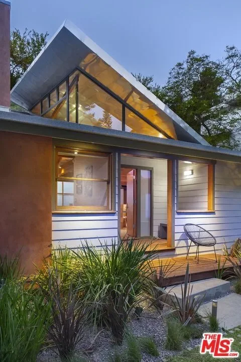 10335 Oletha Lane, Los Angeles, California, United States. - Photo 19