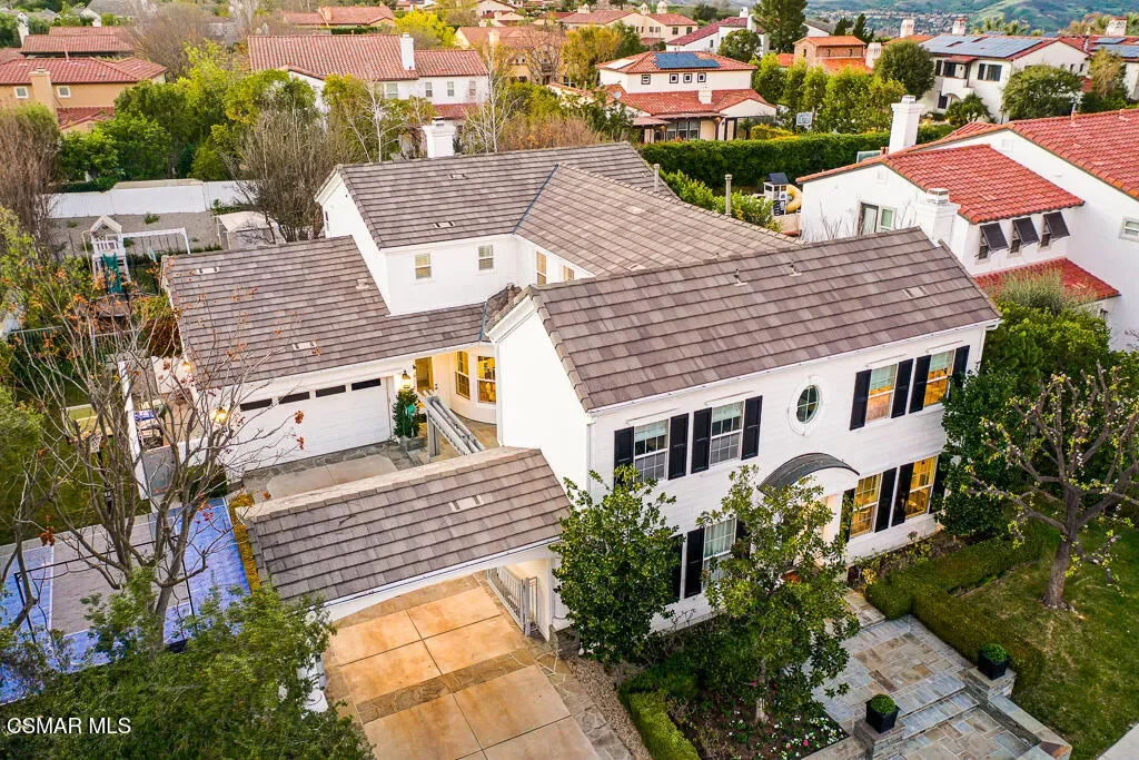 Exterior photo 8