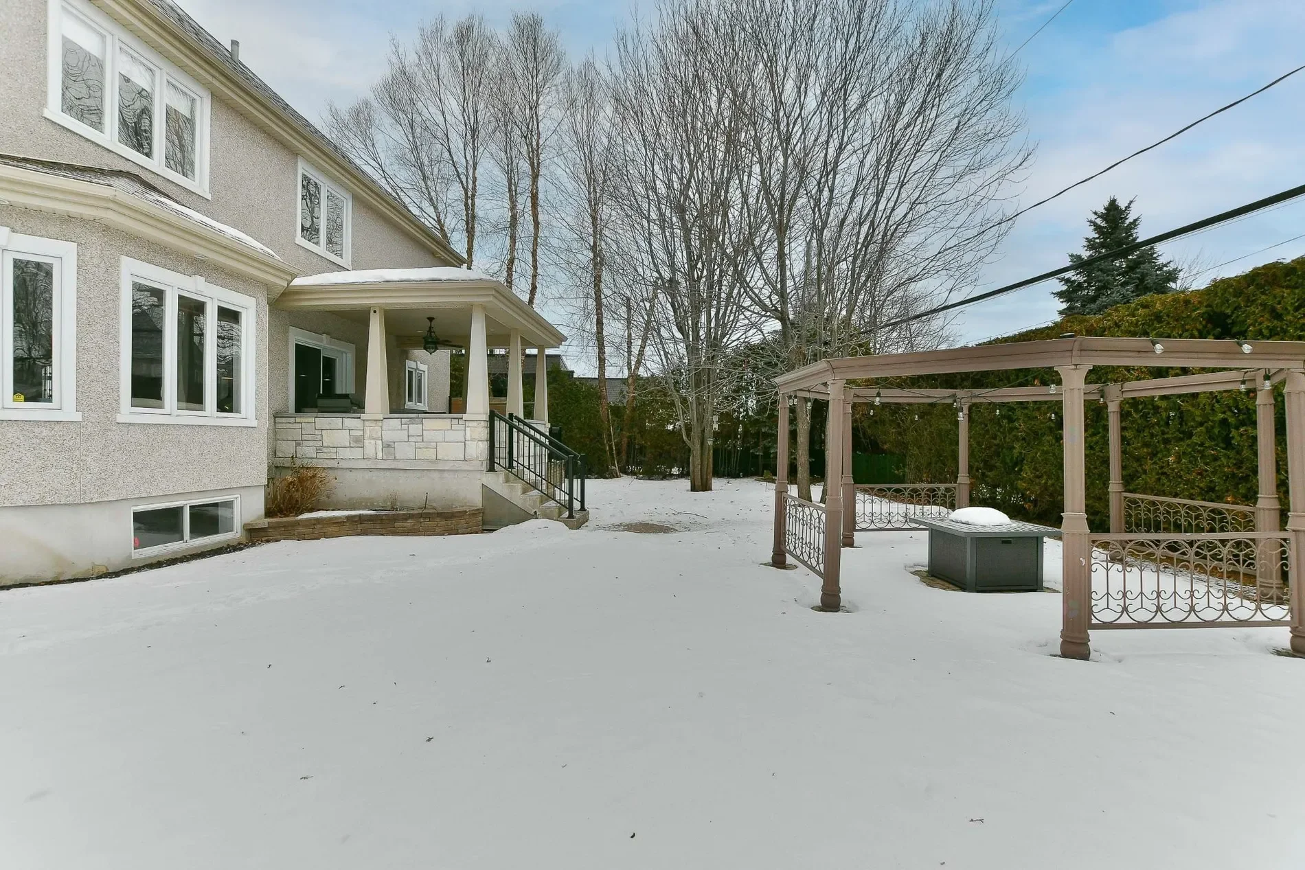 Exterior photo 9