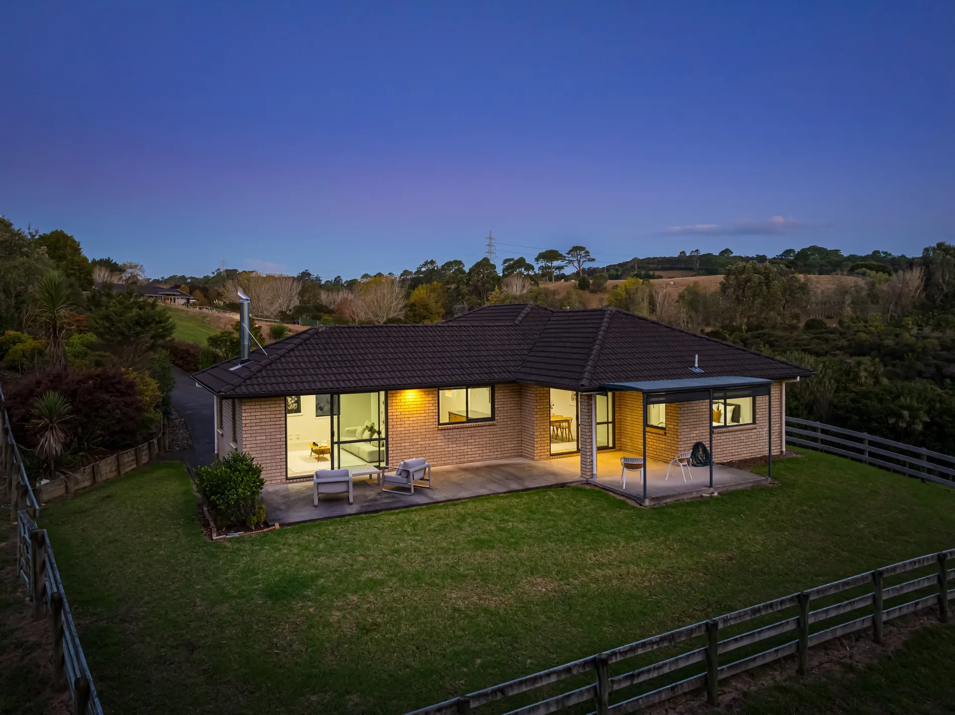 Exterior photo 3
