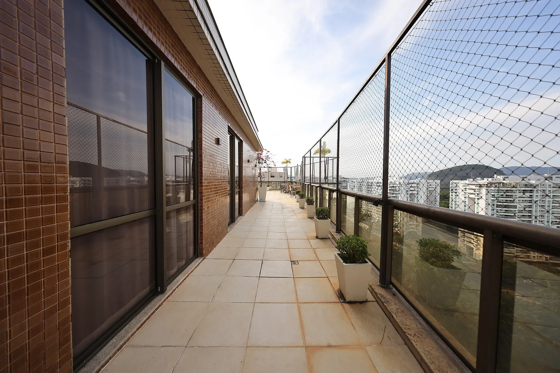 Exterior photo 4