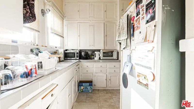 735 Locust Avenue, Signal Hill, California, United States. - Photo 45
