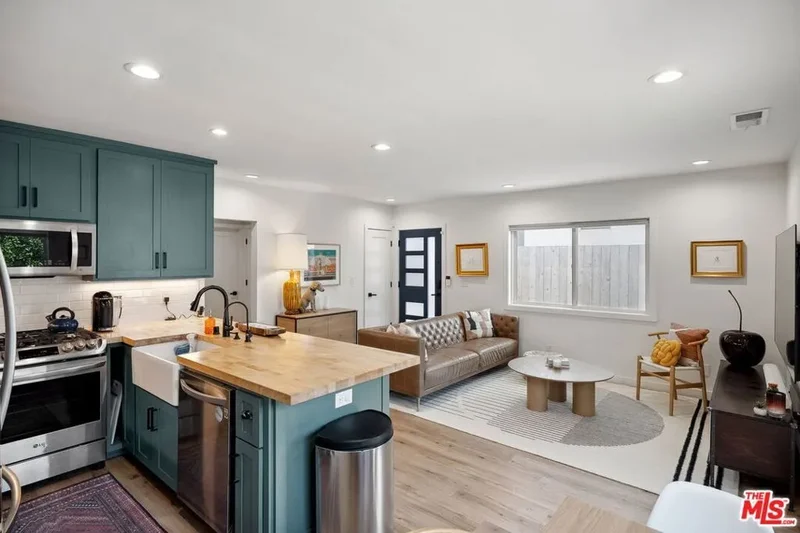 4852 S Centinela Avenue, Los Angeles, California, United States. - Photo 2