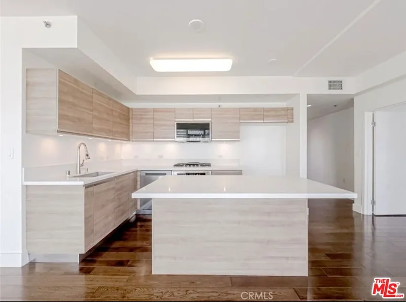 3785 Wilshire Boulevard 1001, Los Angeles, California, United States. - Photo 8