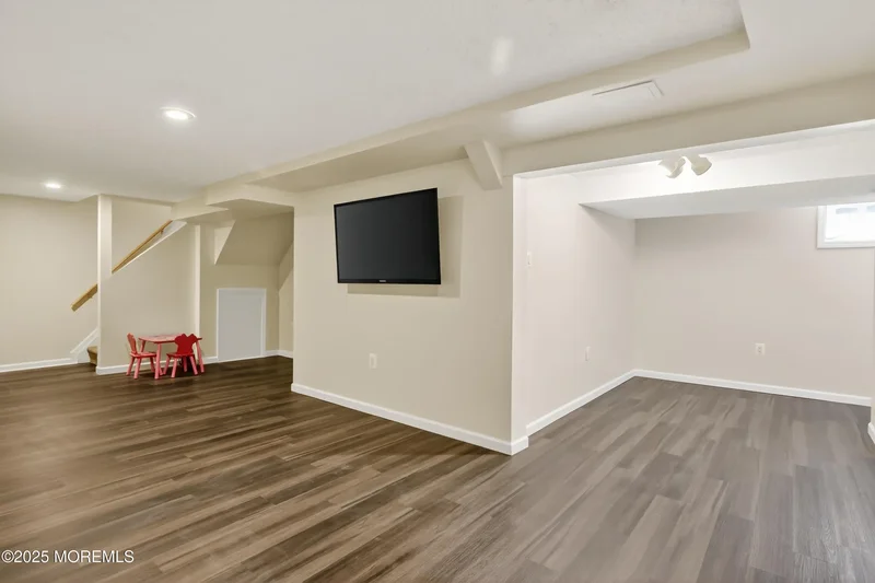 8 Kensington Drive, Manalapan, NJ 07726, Manalapan Township, New Jersey, United States. - Photo 44