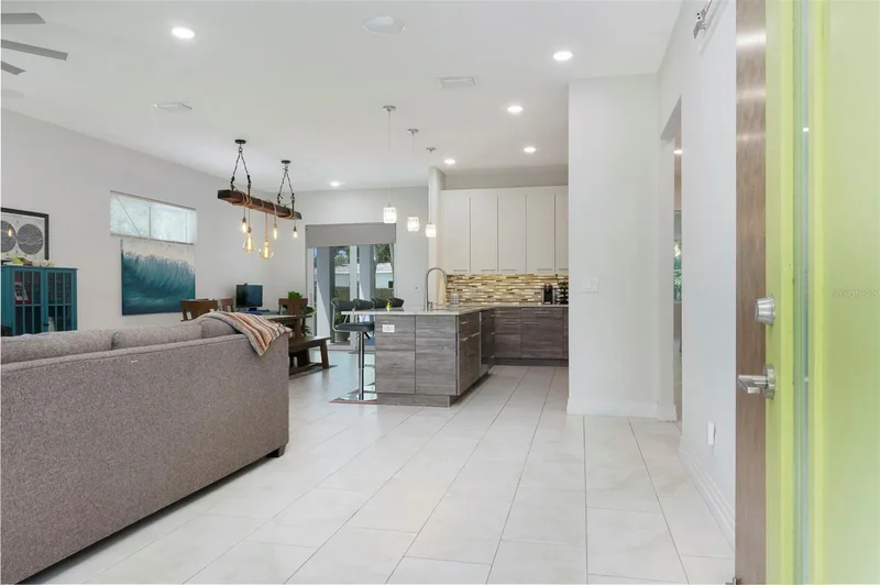 2637 BAYSIDE DRIVE S, ST PETERSBURG, FL 33705, St. Petersburg, Florida, United States. - Photo 2