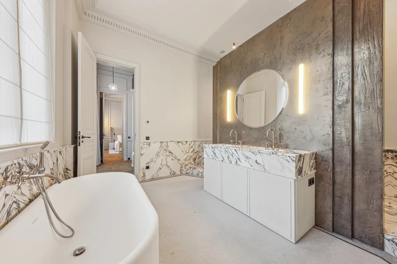 PARIS, J 75008, Paris, Île-de-France, France. - Photo 15