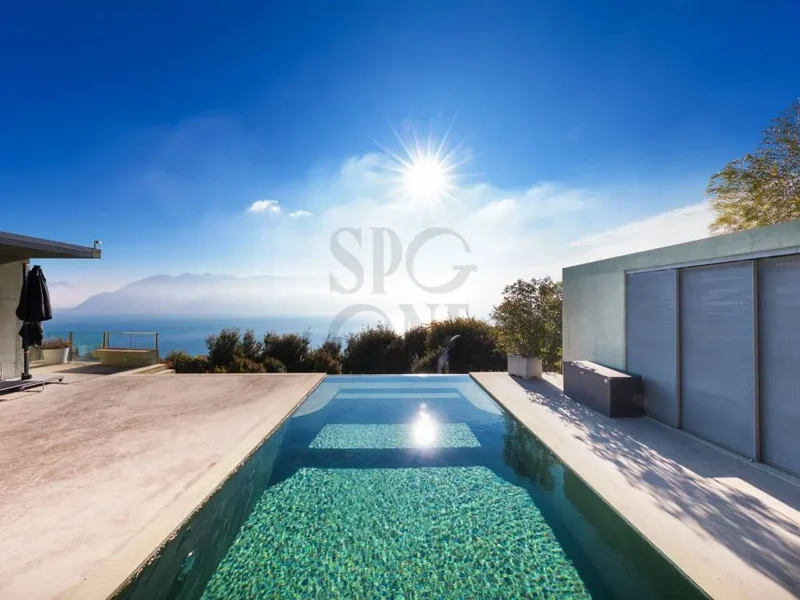 Bourg-en-Lavaux, Vaud, Switzerland. - Photo 2