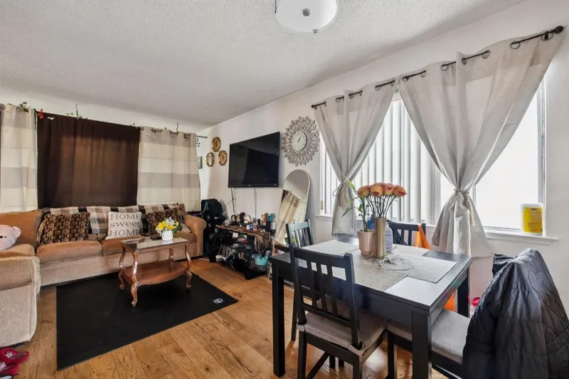 121 Lorton Avenue, Burlingame, California, United States. - Photo 2