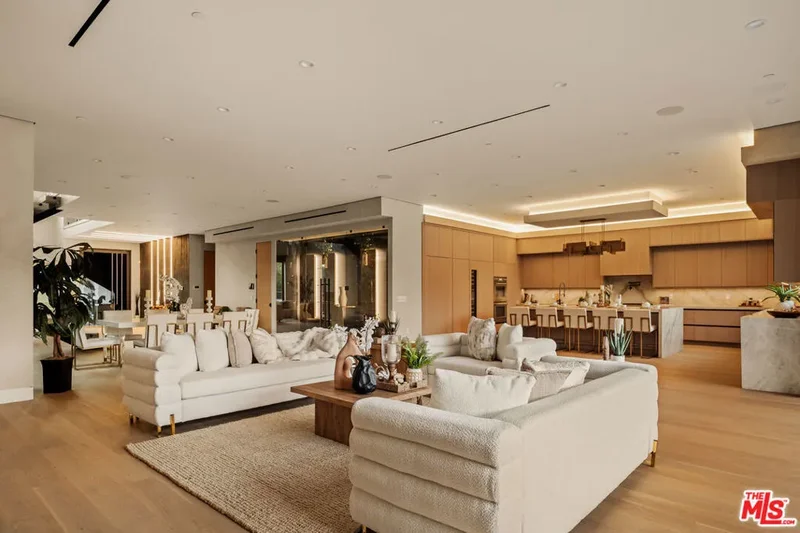 4528 Matilija Avenue, Los Angeles, California, United States. - Photo 14