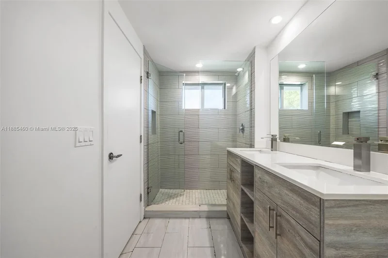 Hallandale Beach, Florida, United States. - Photo 17