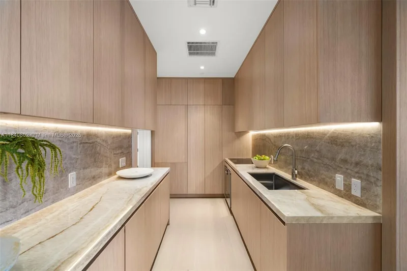 501 West Ave, Miami Beach, Florida, United States. - Photo 35