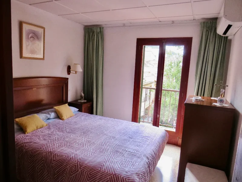 Opportunity of residential building with commercial premises in the centre of Puerto de Andratx