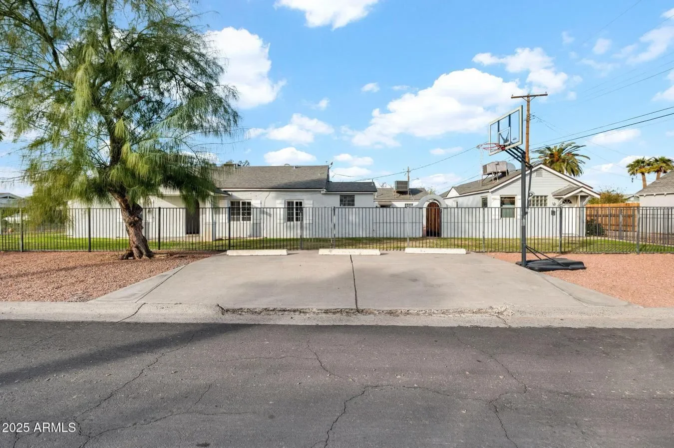 1026 E CLARENDON Avenue, Phoenix, Arizona, United States. - Photo 2