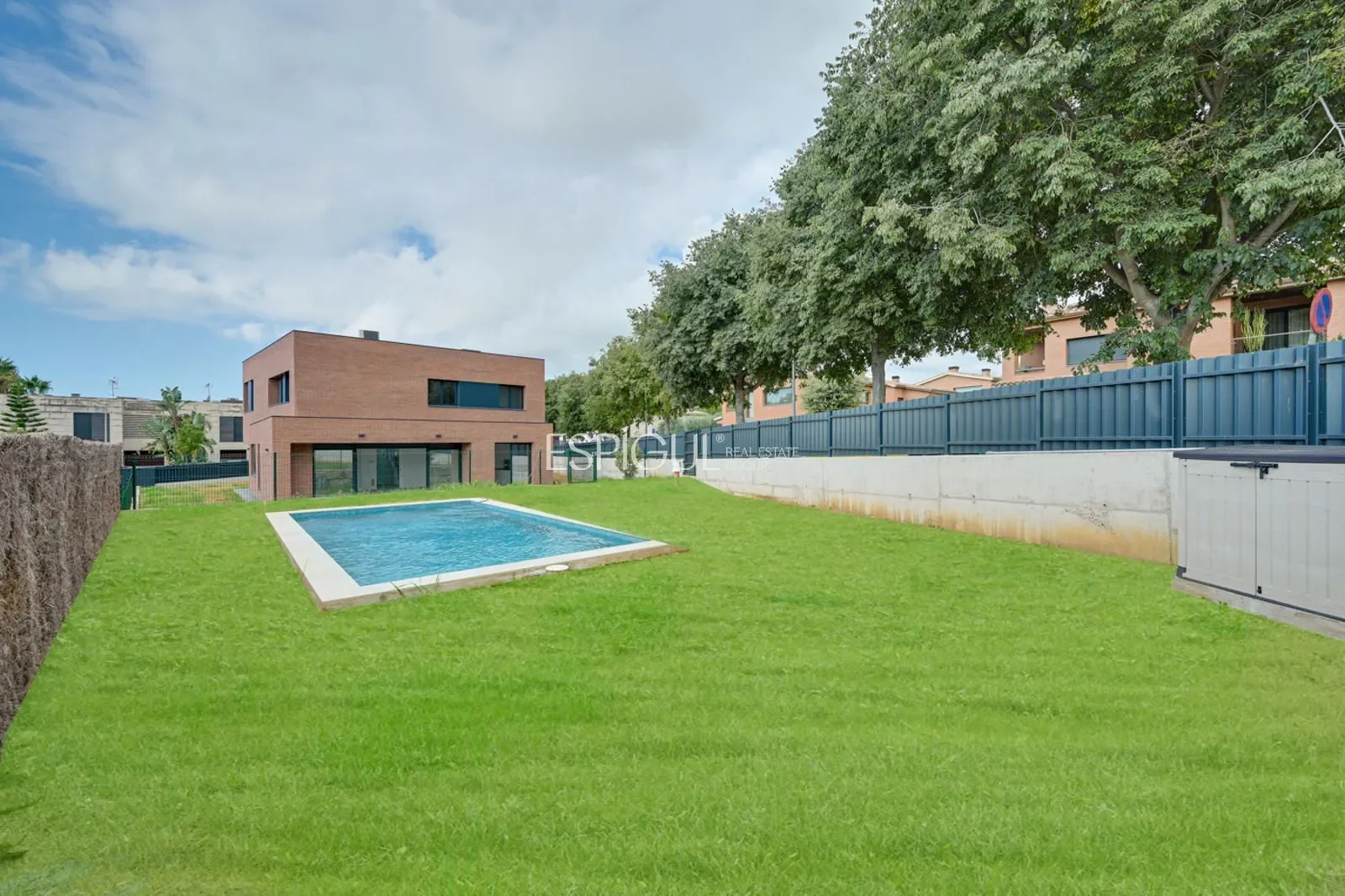 Exterior photo 12
