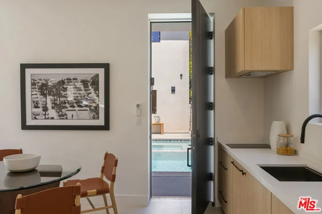 2115 Walnut Avenue, Los Angeles, California, United States. - Photo 13
