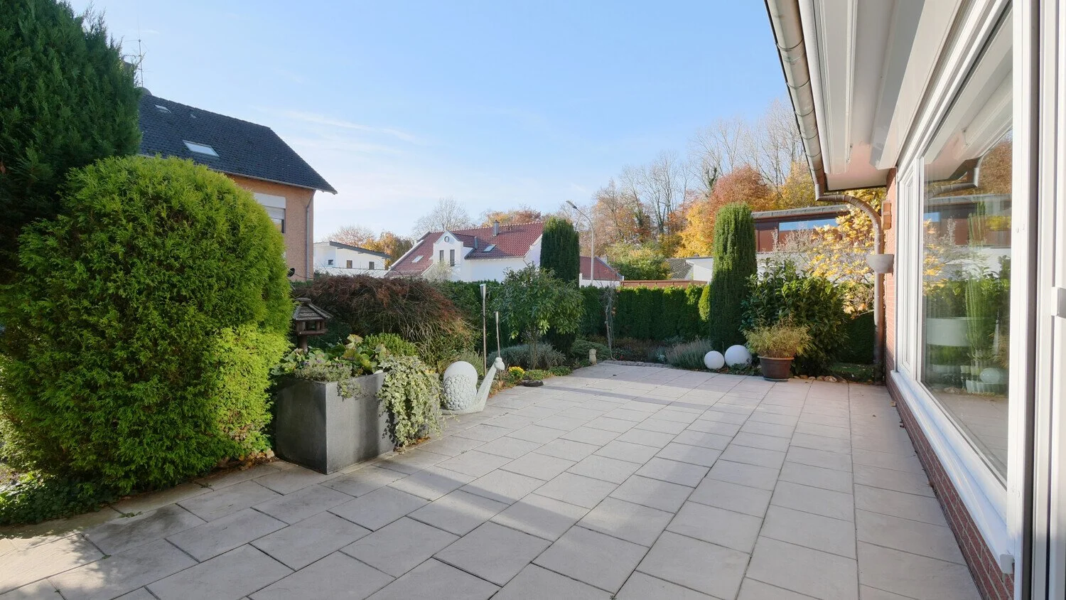 Exterior photo 3