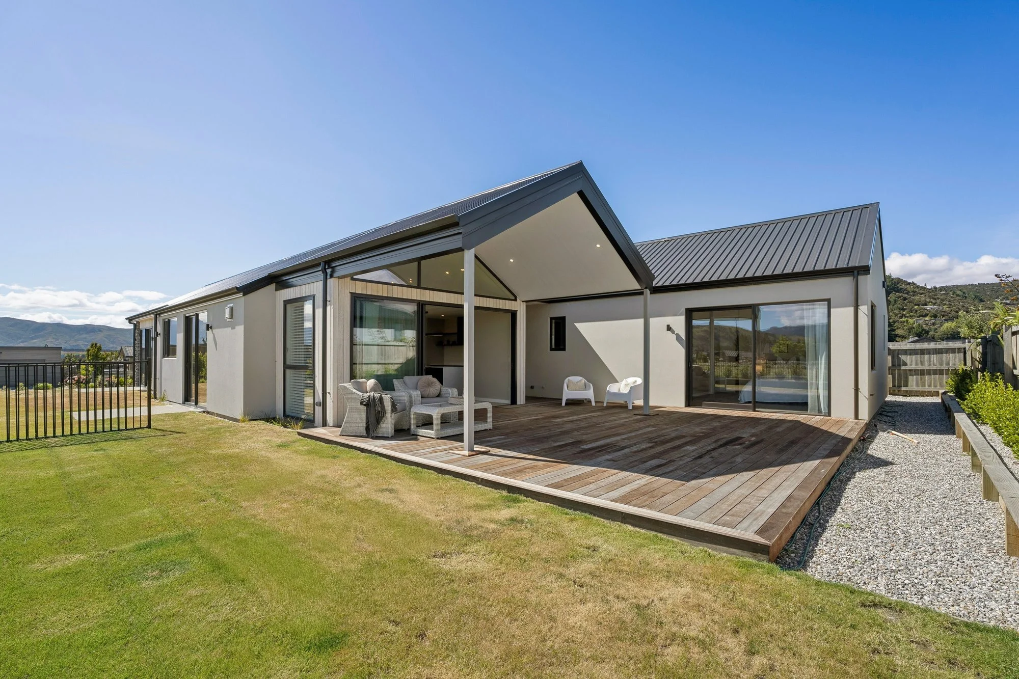 Exterior photo 5