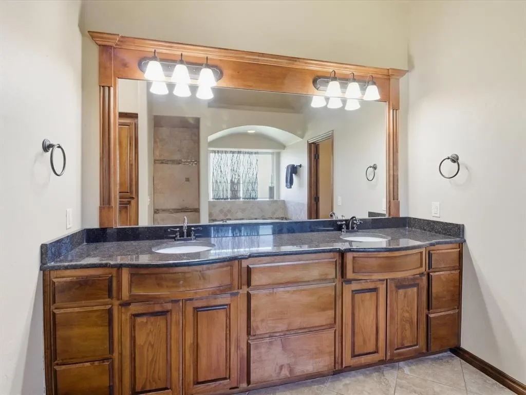 1180 Bailey Circle, Edmond, OK 73025, Edmond, Oklahoma, United States. - Photo 17