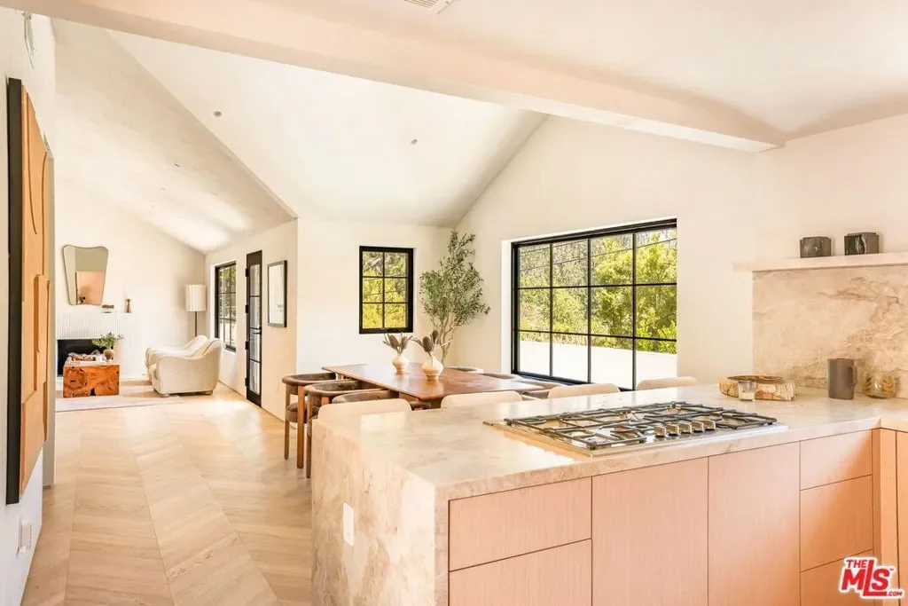 8353 Sunset View Drive, Los Angeles, California, United States. - Photo 6